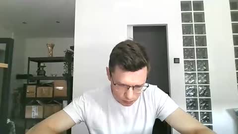 Andrew independent model 2000-0000 CET daily online show from August 4, 2026, 10:51 am