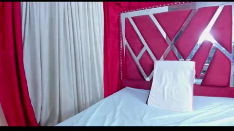 Luna  online show from October 4, 2025, 12:08 am