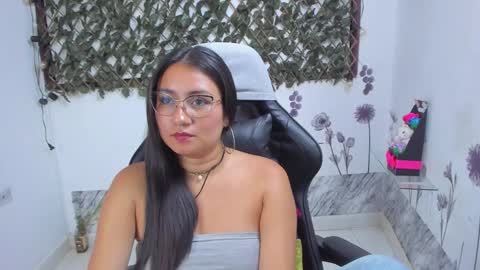 Luna  online show from November 29, 2025, 12:24 am