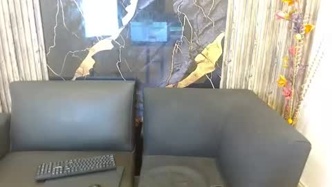 luna253951 online show from June 18, 2026, 5:28 pm