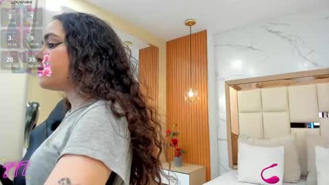 Snapshot of luna__vegga chatting on May 5, 2026, 4:37 pm Luna online show from May 5, 2026, 4:37 pm
