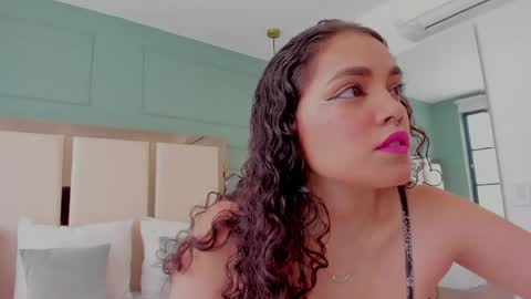Snapshot of luna__vegga chatting on May 18, 2026, 7:20 pm Luna online show from May 18, 2026, 7:20 pm
