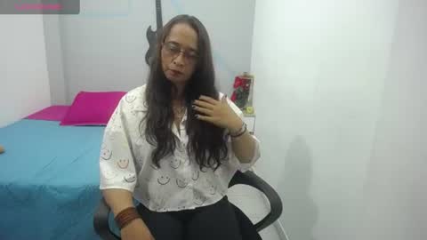 luna__white online show from June 15, 2026, 5:15 pm