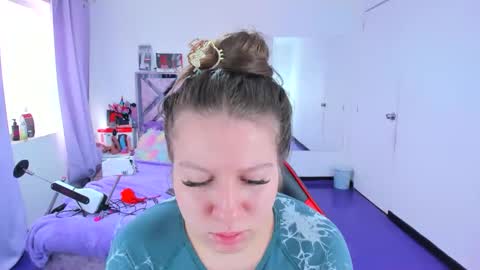 luna_analya online show from February 2, 2026, 4:06 pm