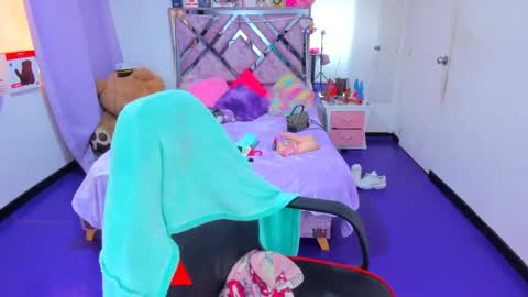 luna_analya online show from May 2, 2026, 6:57 pm