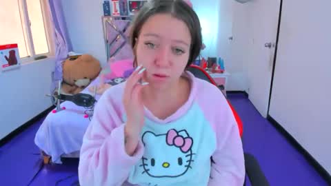 luna_analya online show from May 4, 2026, 3:52 pm