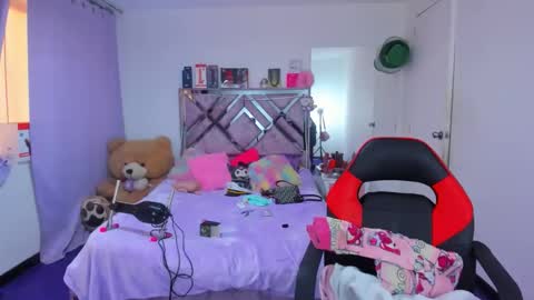 luna_analya online show from May 5, 2026, 4:15 pm