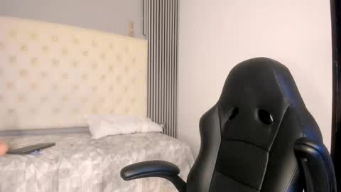 luna and banji online show from December 19, 2025, 5:03 am