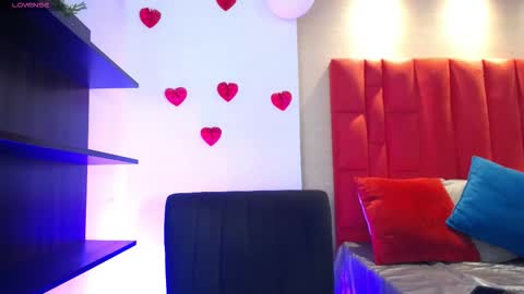 Luna And Titan  online show from March 1, 2026, 4:14 am