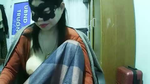 luna_beauty25 online show from March 17, 2026, 10:24 pm