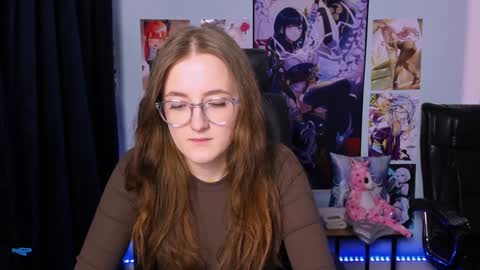 luna_berryy online show from December 9, 2024, 7:18 pm