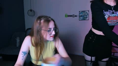 luna_berryy online show from December 13, 2024, 8:37 pm
