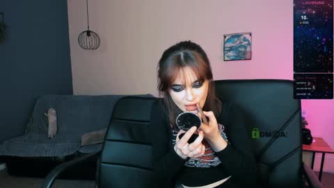 luna_berryy online show from December 14, 2024, 3:07 am