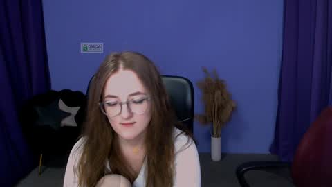 luna_berryy online show from December 19, 2024, 2:56 am