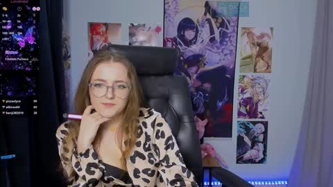 luna_berryy online show from December 22, 2024, 2:49 am