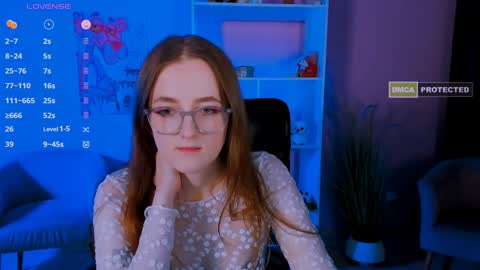 luna_berryy online show from January 5, 2025, 2:27 am