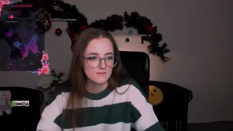luna_berryy online show from January 14, 2025, 4:57 am