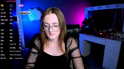 luna_berryy online show from February 18, 2025, 2:16 am