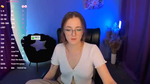 luna_berryy online show from February 23, 2025, 5:34 am