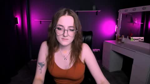 luna_berryy online show from March 7, 2025, 5:40 am
