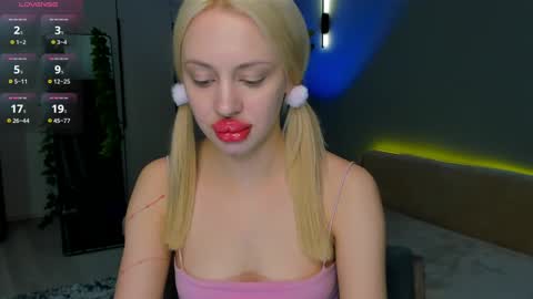 luna_beverly online show from March 18, 2026, 8:23 pm