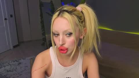 luna_beverly online show from April 28, 2026, 8:14 pm