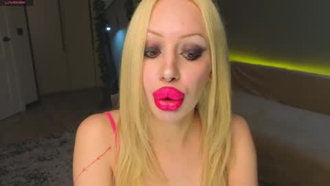 luna_beverly online show from May 1, 2026, 8:24 pm
