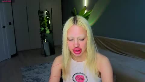 luna_beverly online show from June 14, 2026, 2:24 am