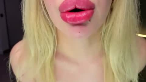 luna_beverly online show from June 17, 2026, 8:43 pm