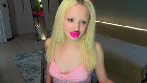 luna_beverly online show from June 26, 2026, 9:19 pm