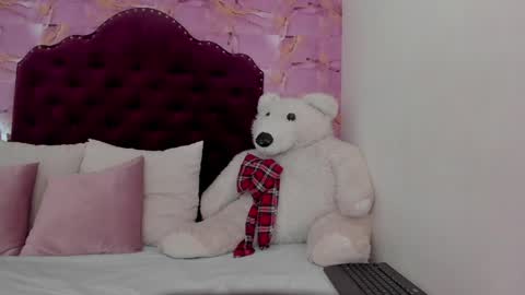 Snapshot of luna_bloomm_ chatting on May 14, 2026, 6:20 am Luna Bloom online show from May 14, 2026, 6:20 am