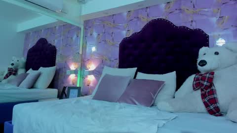Snapshot of luna_bloomm_ chatting on May 15, 2026, 6:09 am Luna Bloom online show from May 15, 2026, 6:09 am