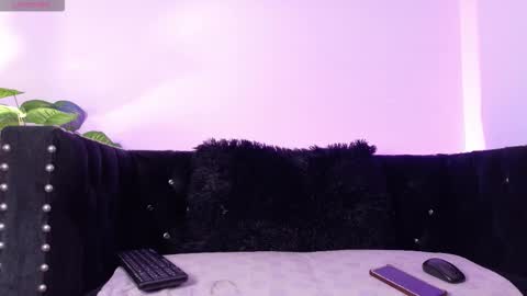 luna_blumer online show from March 12, 2026, 8:04 pm