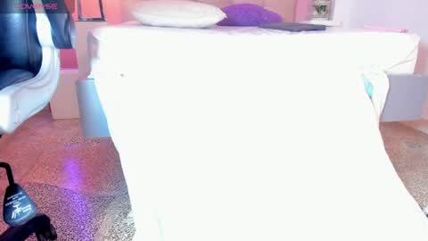 luna_bradley_ online show from May 3, 2026, 1:28 pm