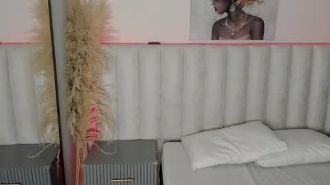 luna_clarx online show from September 9, 2025, 3:17 am