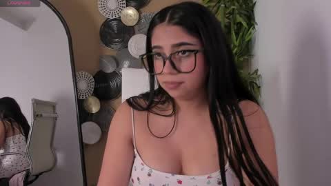 luna_cute14 online show from April 23, 2026, 4:42 pm