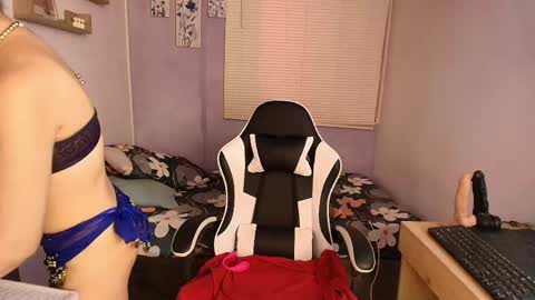 luna_desiree online show from April 22, 2026, 9:05 pm