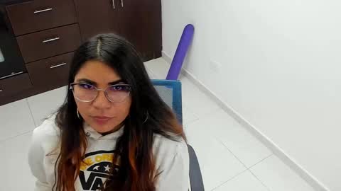 luna  online show from February 2, 2025, 11:19 am