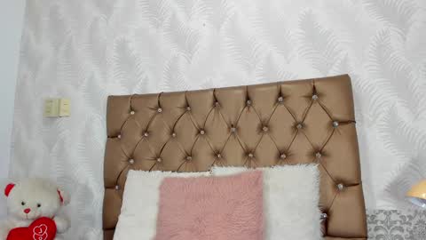 Snapshot of luna_evaa chatting on September 13, 2025, 1:44 pm Luna Eva online show from September 13, 2025, 1:44 pm