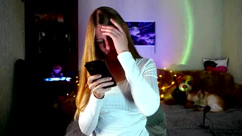 luna_evan online show from October 31, 2025, 9:54 am