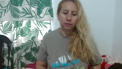 lunafantastic online show from December 24, 2024, 12:33 pm