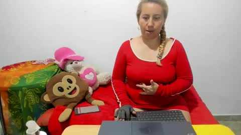 lunafantastic online show from February 16, 2025, 6:32 am