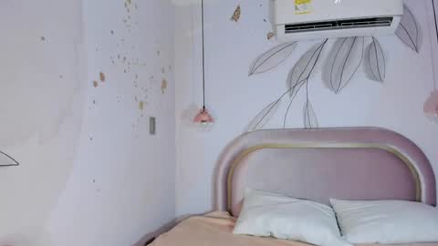 luna_ferrari online show from April 12, 2026, 11:37 am