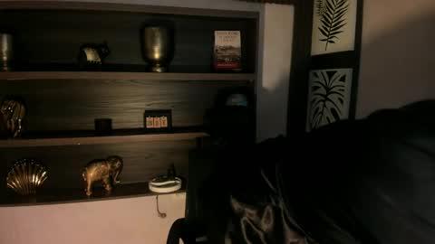 luna_ferrari online show from April 17, 2026, 12:30 pm