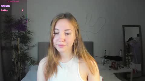 Snapshot of luna_go1d chatting on October 12, 2025, 11:04 pm Luna online show from October 12, 2025, 11:04 pm