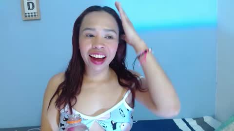 luna_hawks online show from November 9, 2025, 7:01 pm