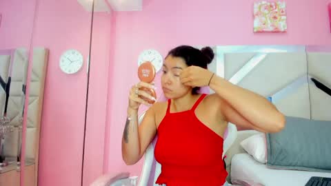 luna_hix online show from April 22, 2026, 3:20 am