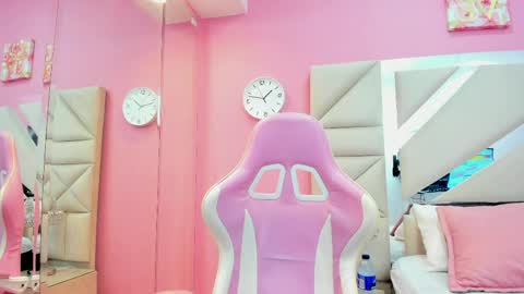 luna_hix online show from April 28, 2026, 4:17 am