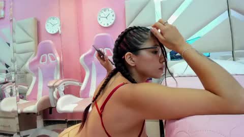 luna_hix online show from April 30, 2026, 3:46 am