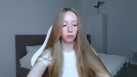 Luna online show from September 24, 2025, 8:45 pm